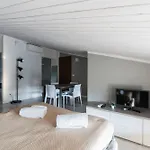 Maxi House Apartment Desenzano del Garda