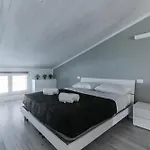 Lägenhet Maxi House Desenzano del Garda